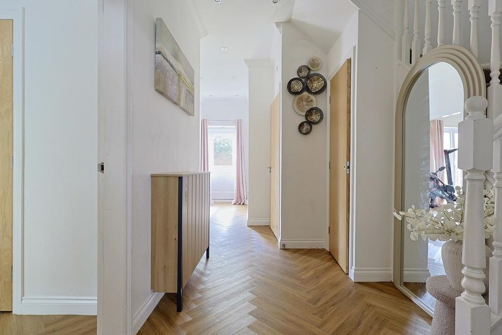 Additional image 13 of 5 bed end terrace house for saleFeatherstone Grove, Newcastle Upon Tyne NE3