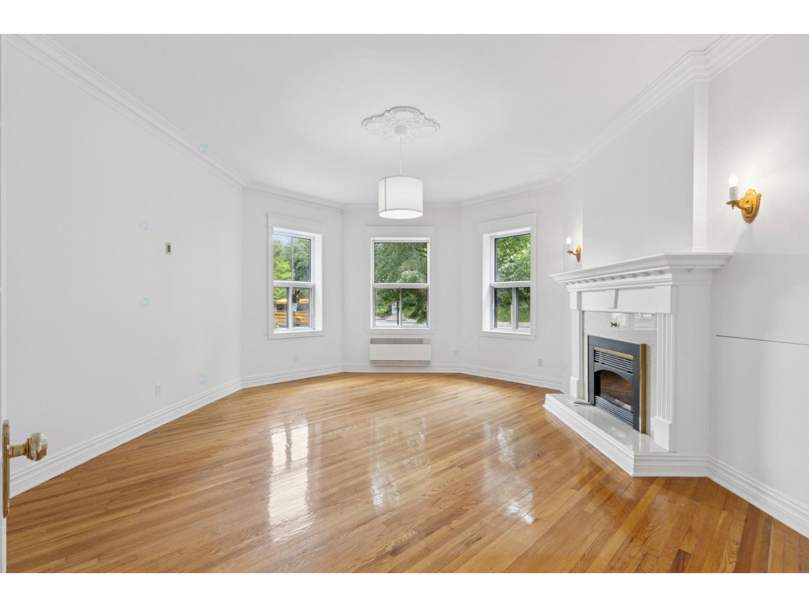 2090 Rue Sherbrooke O.