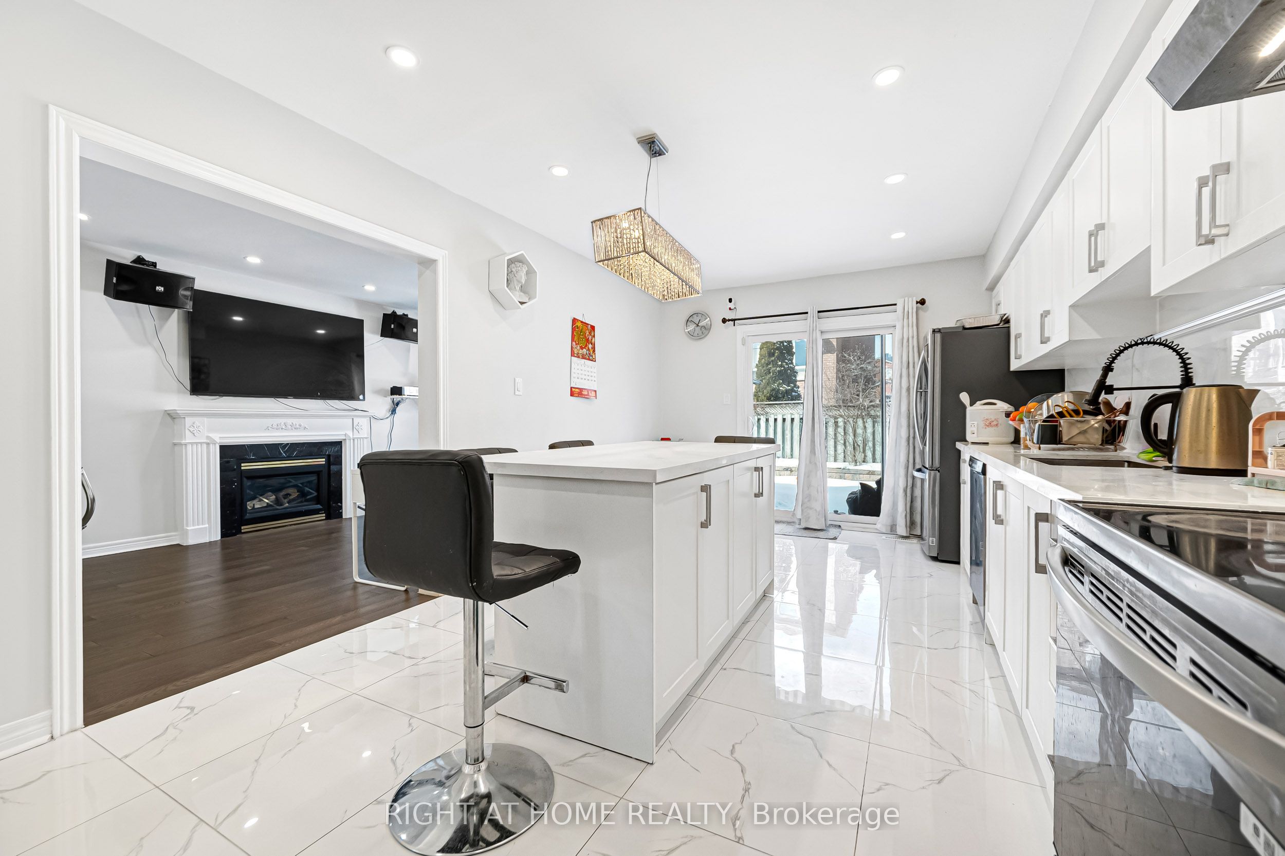 Additional image 4 of 601 Claymeadow Avenue, Mississauga, ON, L5B 4H7