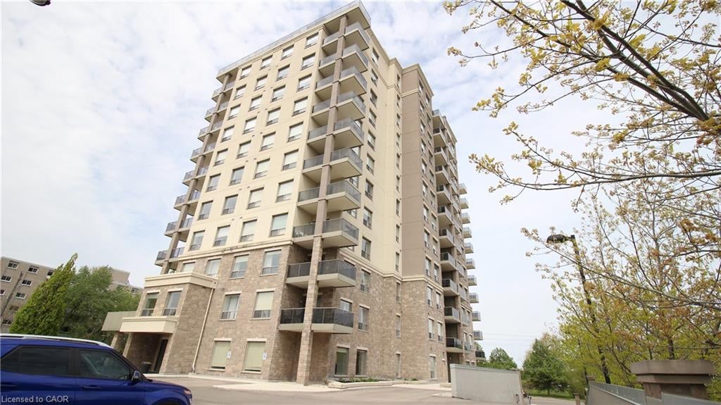 204-223 Erb Street, Waterloo, ON, N2L 0B3