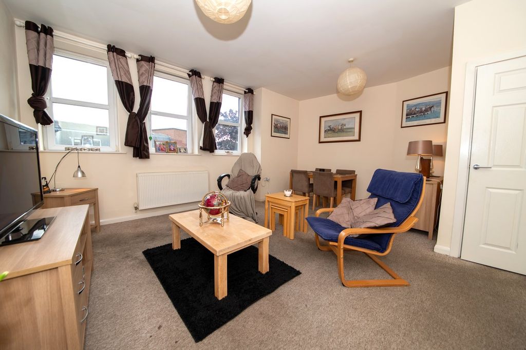 Additional image 2 of 1 bed flat for salePelican Lane, Newbury RG14