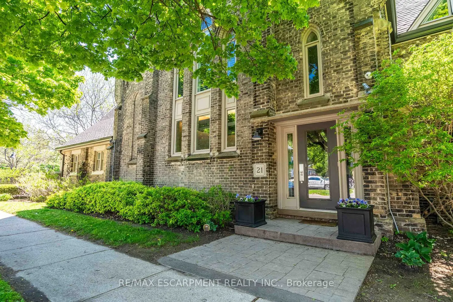 21 Richmond Street 205