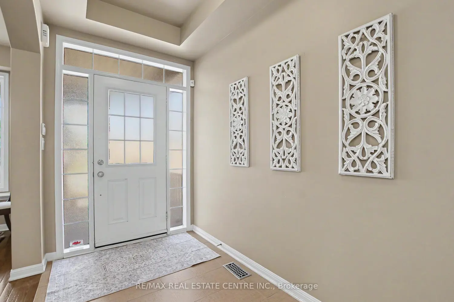 379 Wettlaufer Terrace photo 2