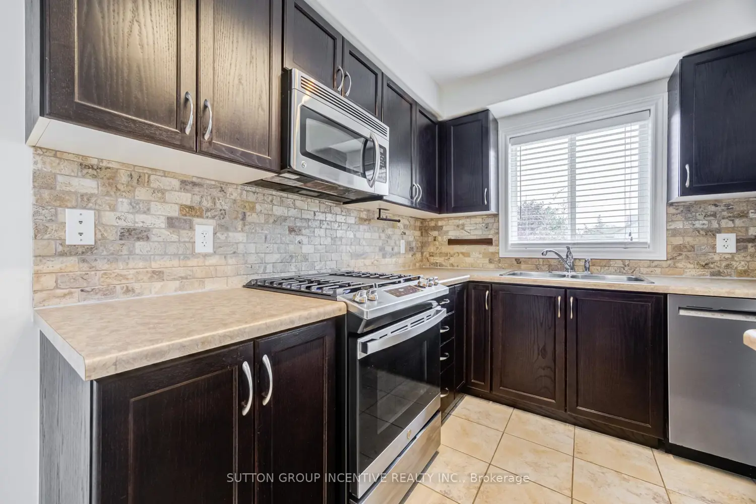 Additional image 9 of 46 Viking Drive