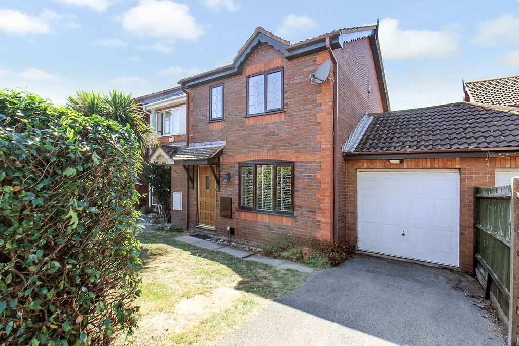3 bed semi-detached house for saleTaylor Close, Woolston SO19