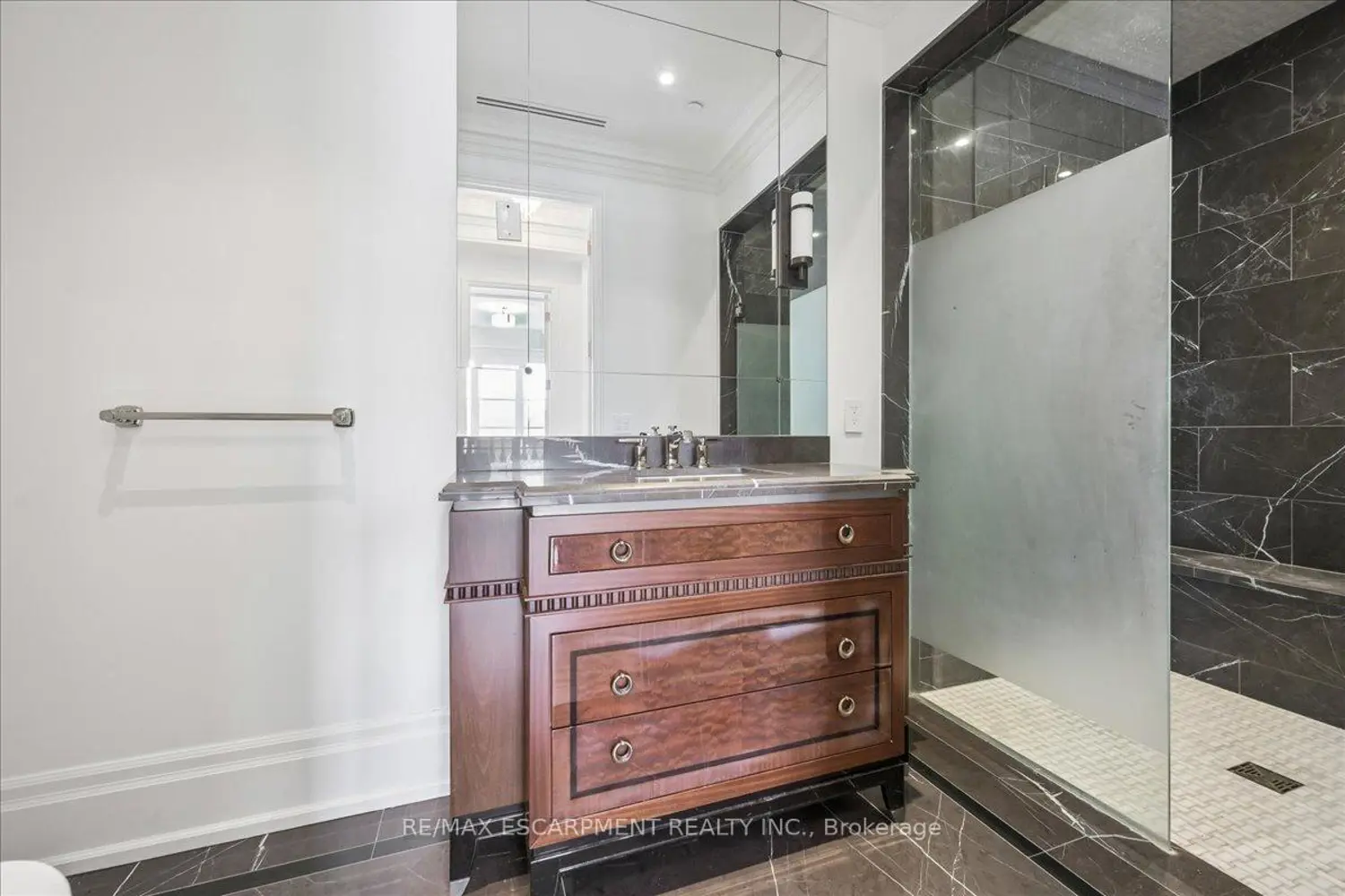 Additional image 8 of 300 Randall Street 211