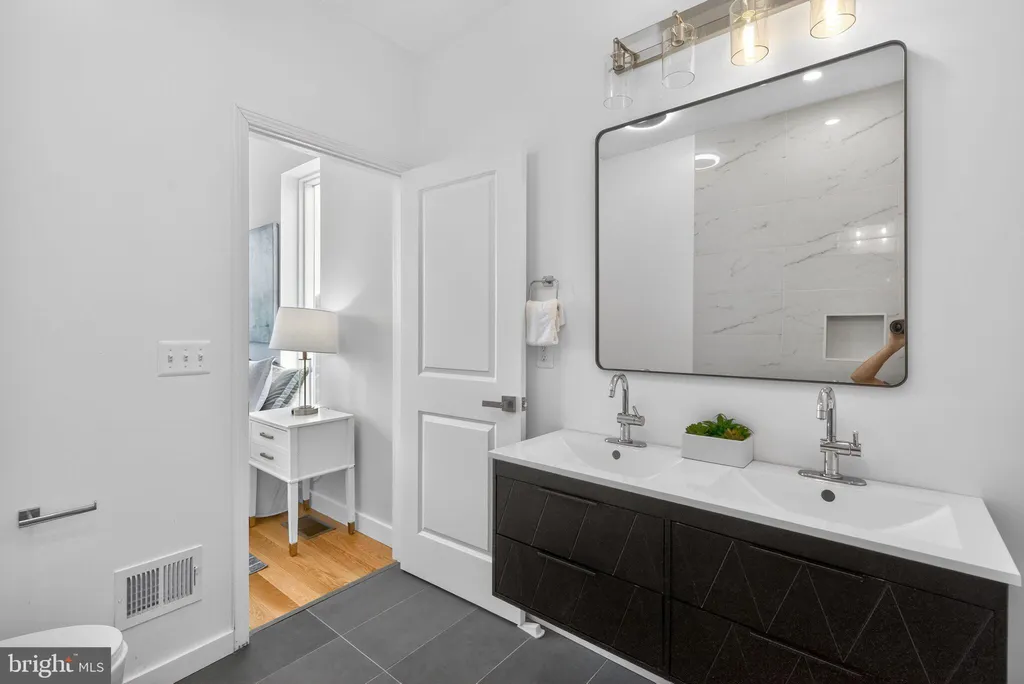 Additional image 12 of 1516 North Carolina Avenue NE, Washington, DC 20002