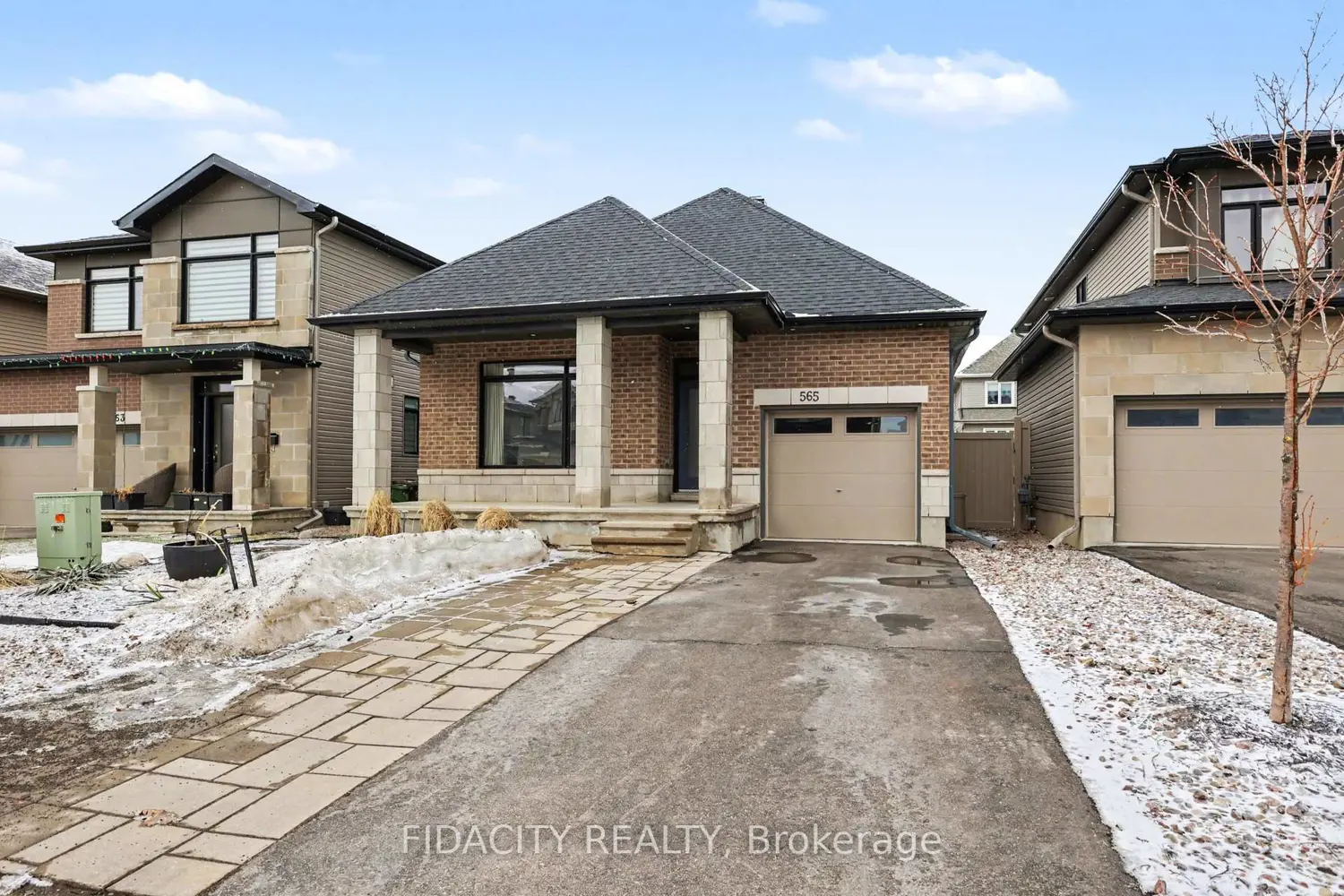 565 Bobolink Ridge photo 2