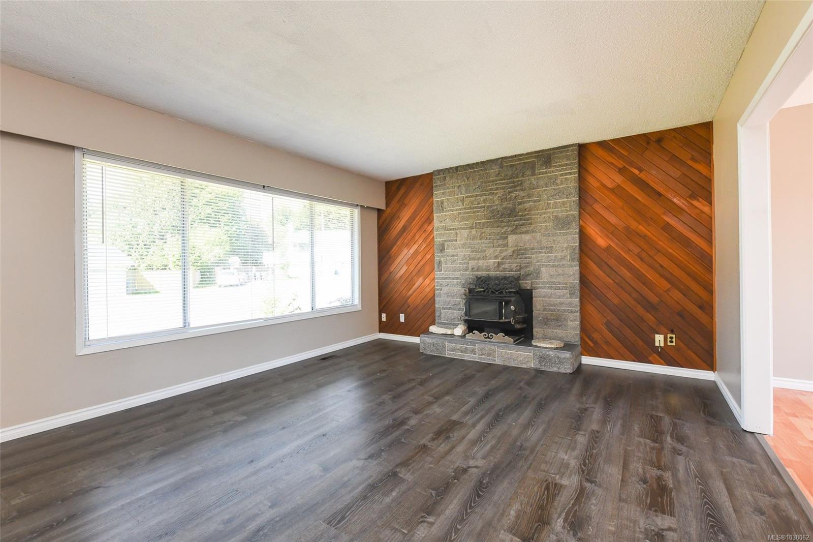Additional image 4 of 2029 Cedar Crescent, Courtenay, BC, V9N 3B8