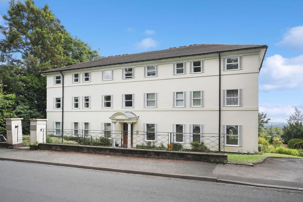 2 bed flat for saleGraham Road, Malvern, Worcestershire WR14