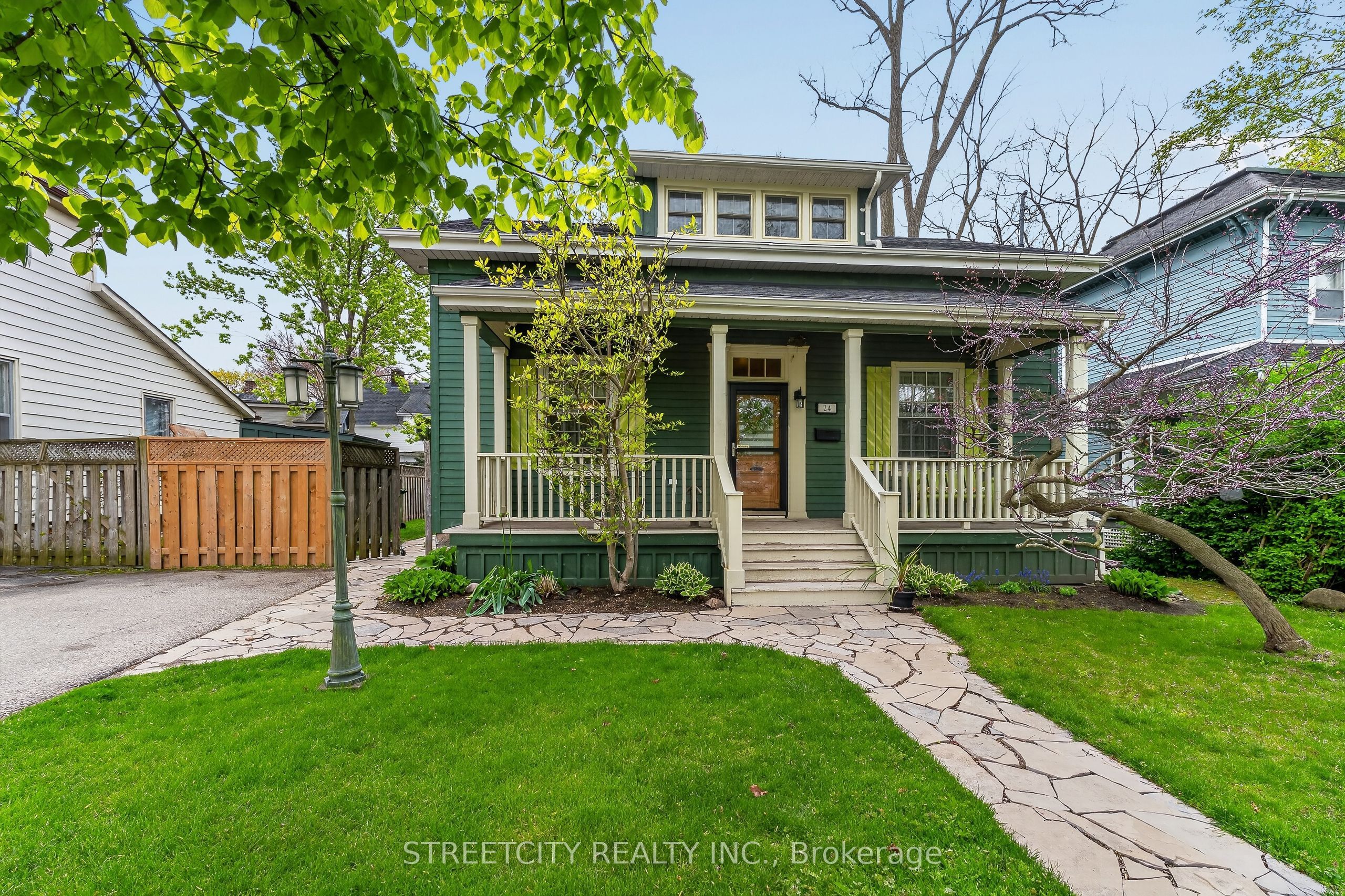 24 Centre Street, St. Thomas, ON, N5R 2Z2