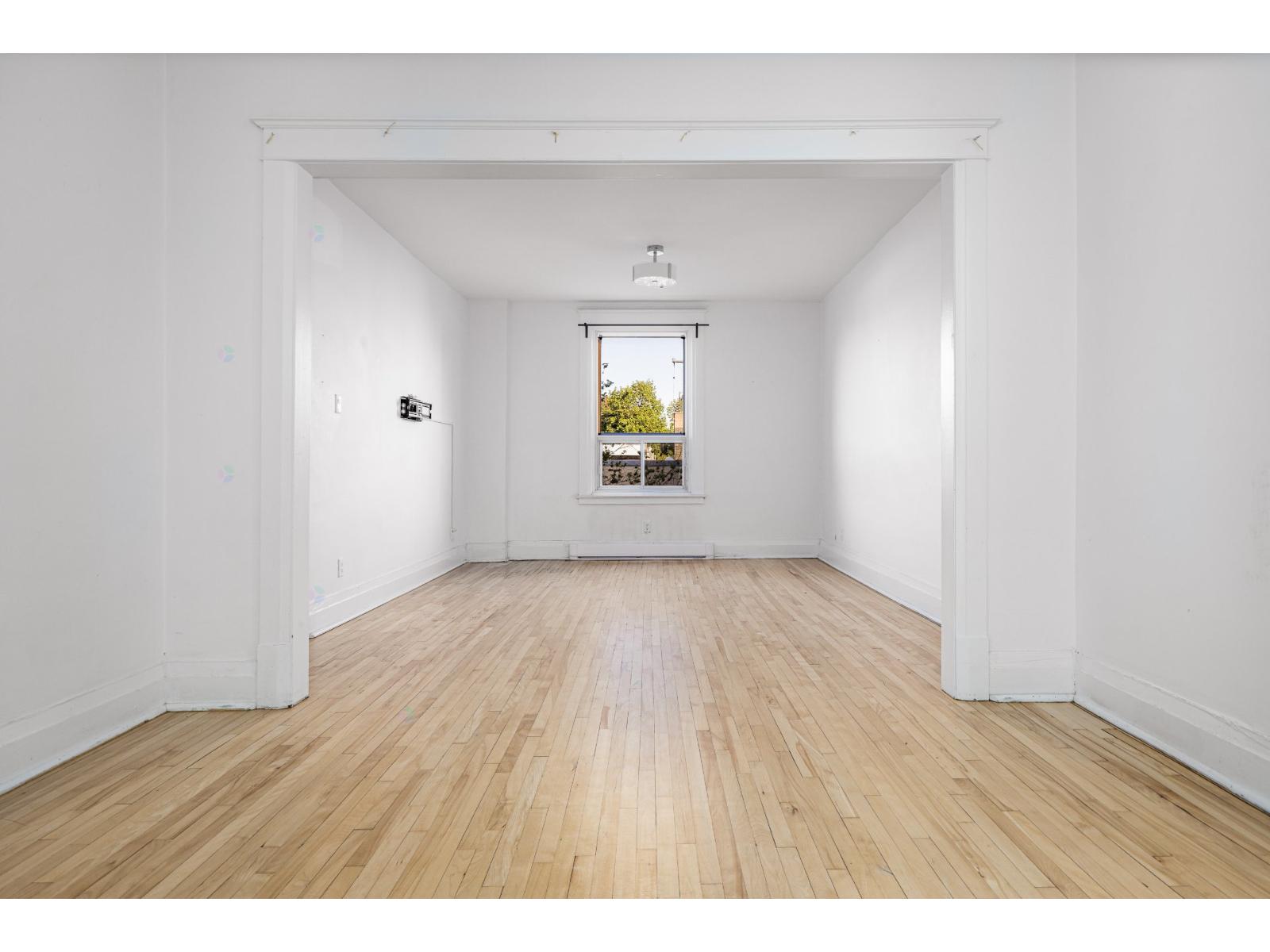 1009 Av. Bernard