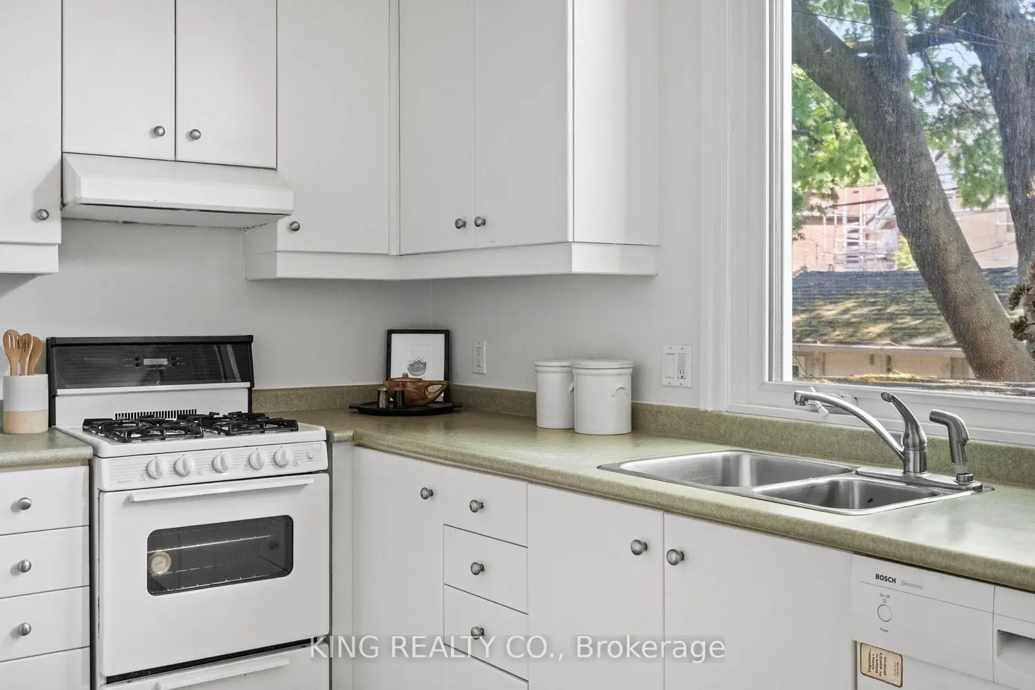 83 Olive Avenue photo 5