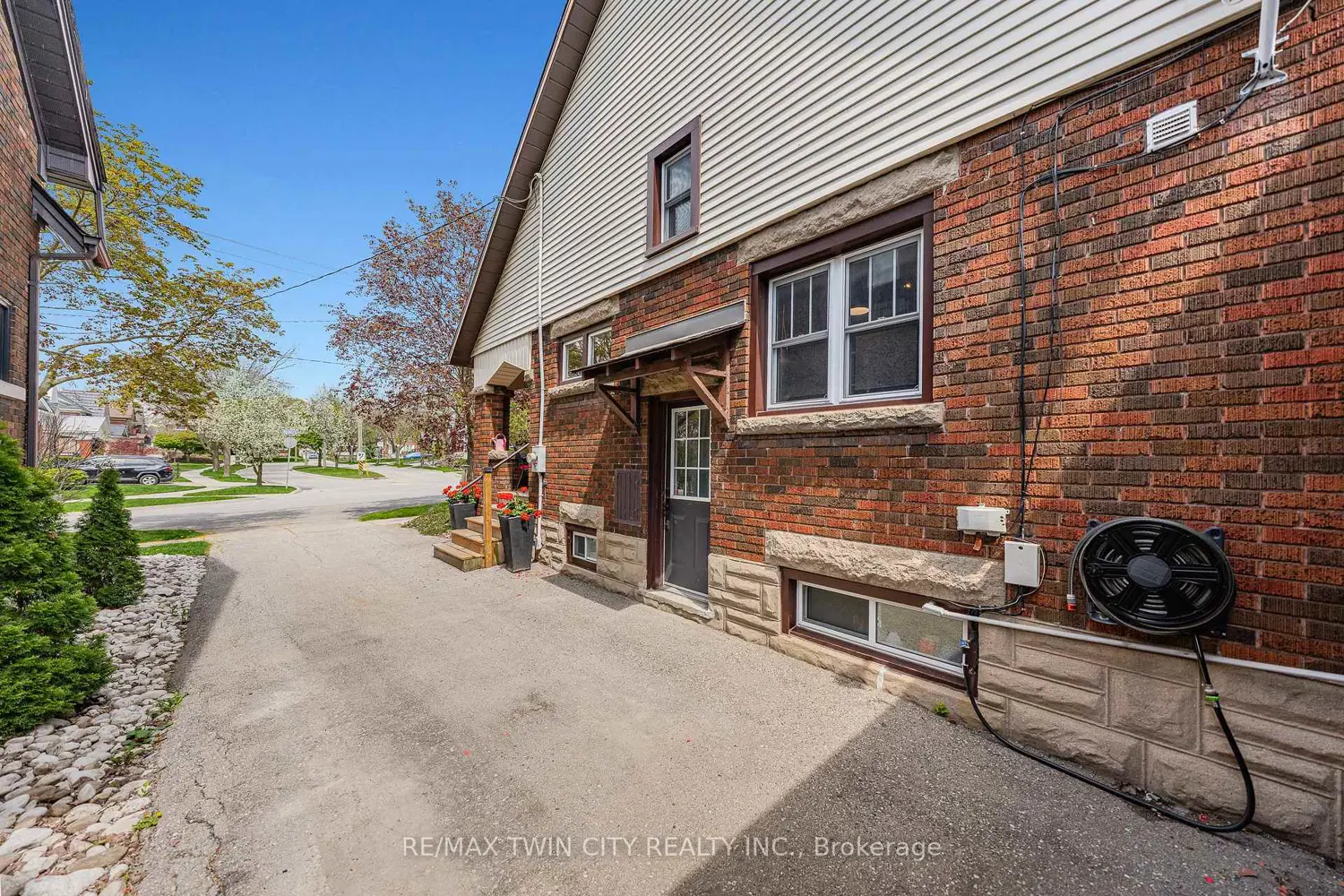 Additional image 3 of 39 Borden Avenue