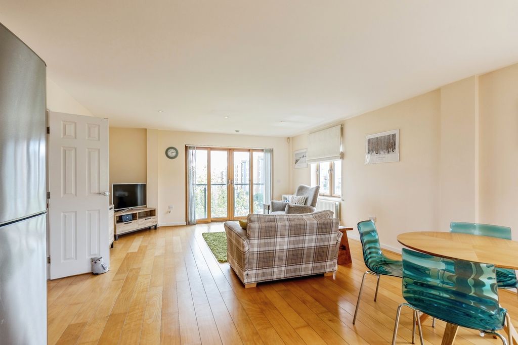 2 bed flat for saleLockside, Portishead, Bristol, Somerset BS20 photo 5