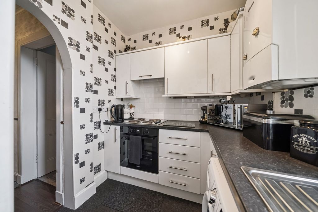 Additional image 3 of 2 bed flat for sale2/2, 4 Lorne Street, Helensburgh G84
