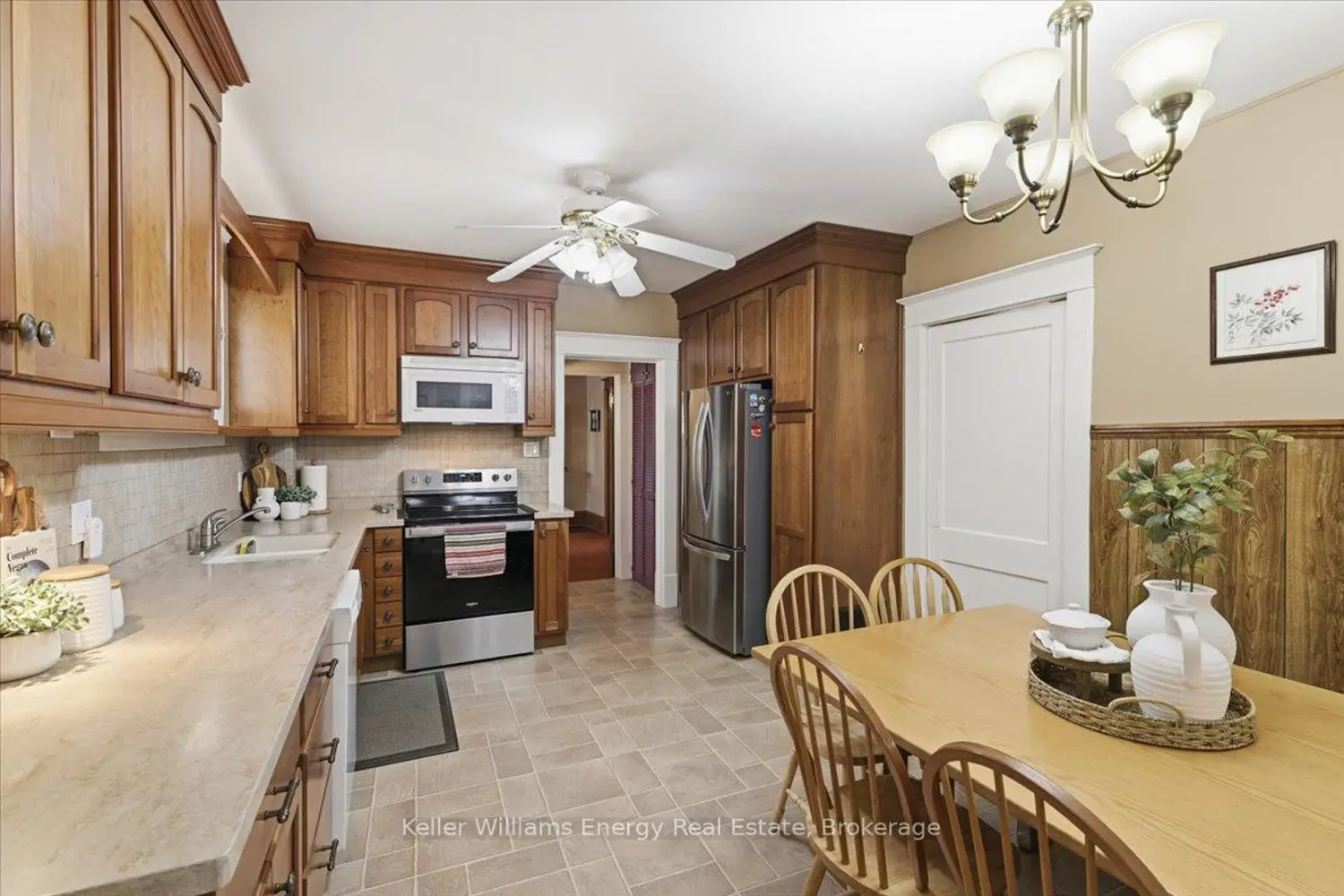 Additional image 9 of 482 Simcoe Street