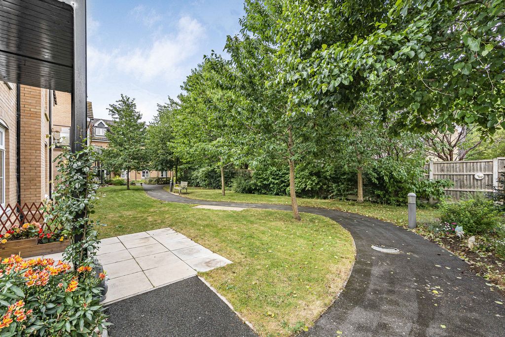 Additional image 16 of 2 bed flat for saleThe Moors, Kidlington OX5