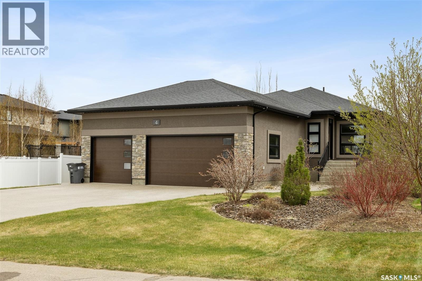 4 College CRESCENT