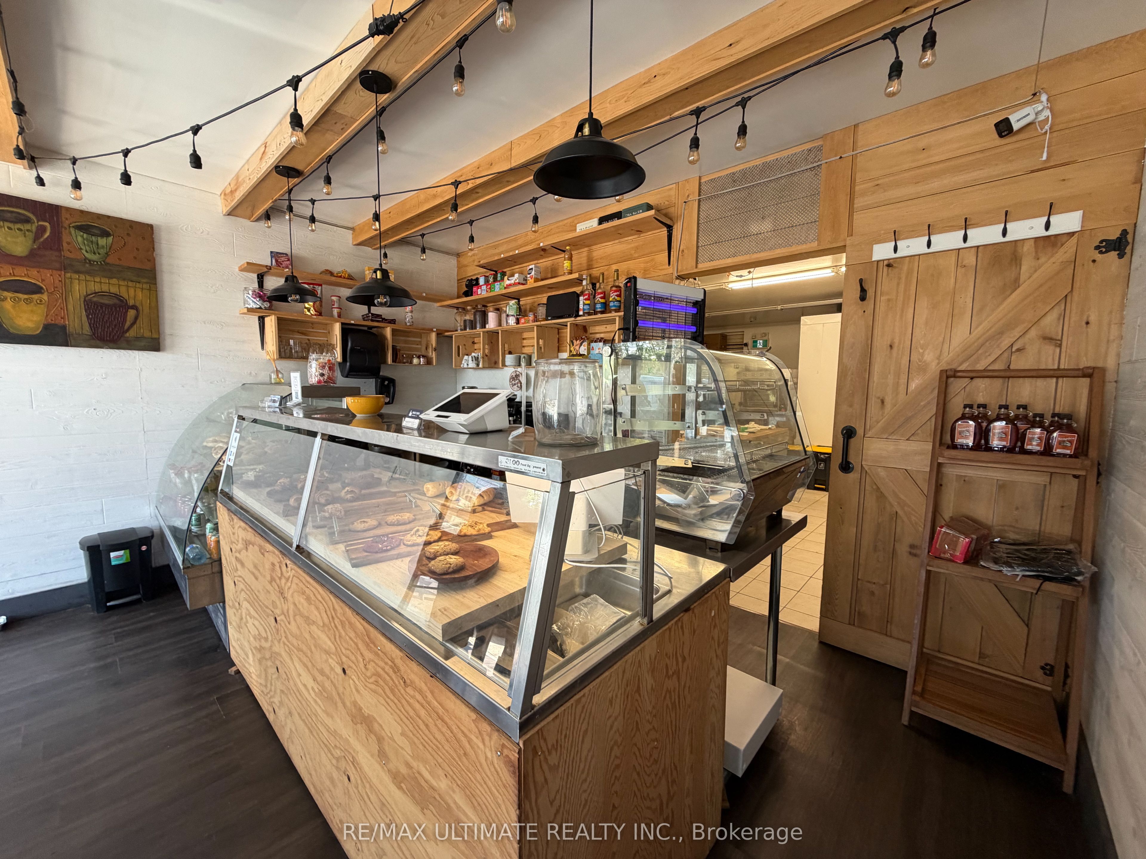 Additional image 3 of 1097 Lakeshore Road E, Mississauga, ON, L5E 1E8