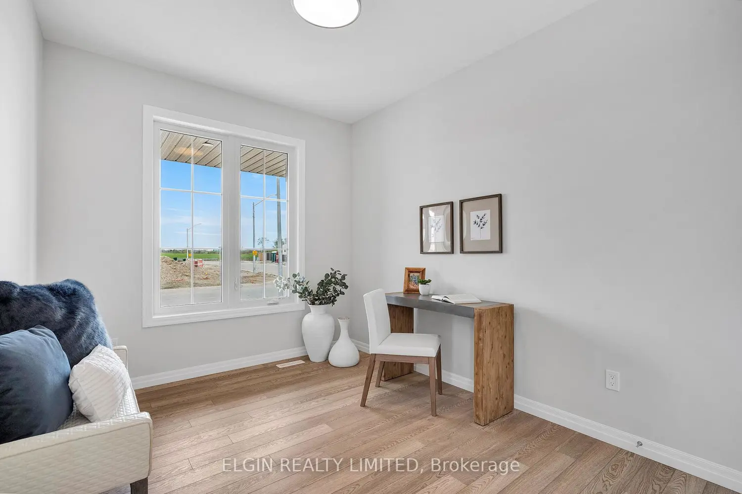 79 Hemlock Crescent photo 3