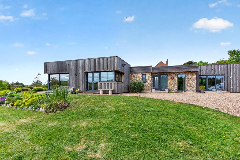 4 bed bungalow for saleBlooms Hall Lane, Stanstead, Sudbury, Suffolk CO10