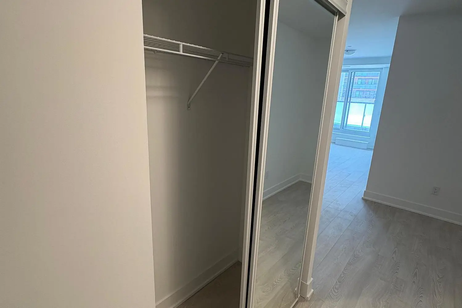 Additional image 11 of 2545 Simcoe Street 219