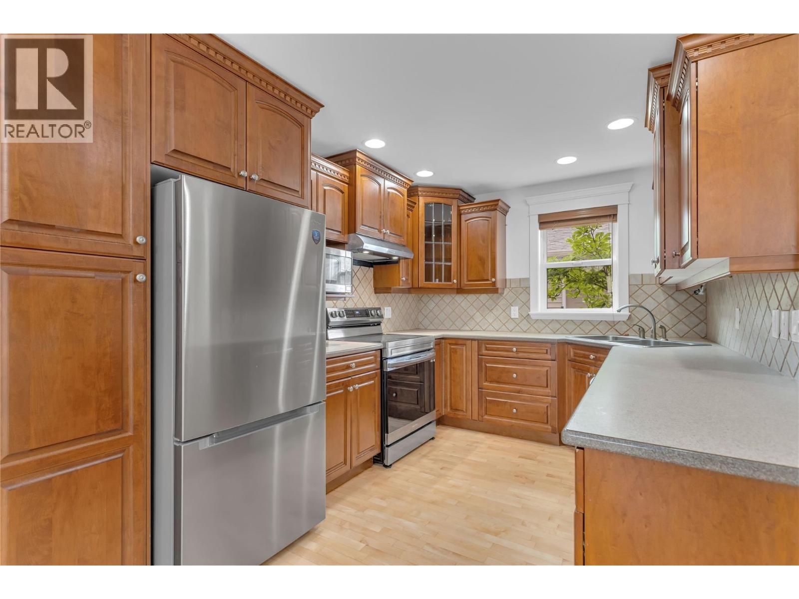 Additional image 3 of 104-4049 Lakeshore Road, Kelowna, BC, V1W1V7