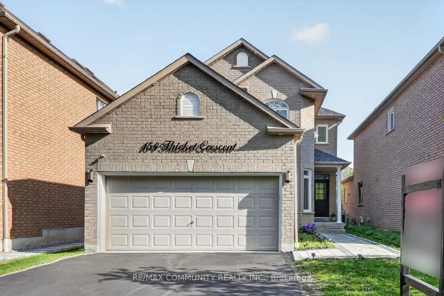154 Thicket Crescent