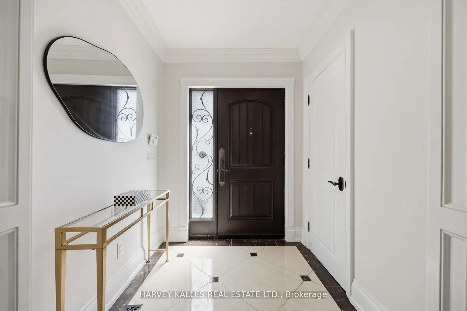 27 Ashley Park Road photo 4