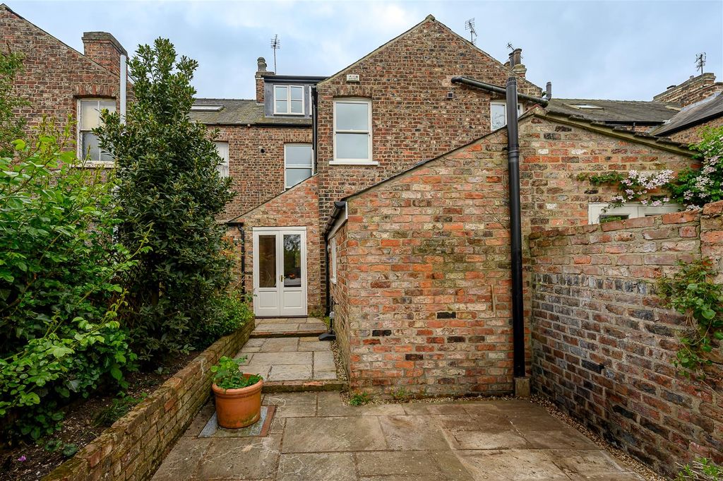 Additional image 26 of 4 bed terraced house for saleBewlay Street, Bishopthorpe Road, York YO23
