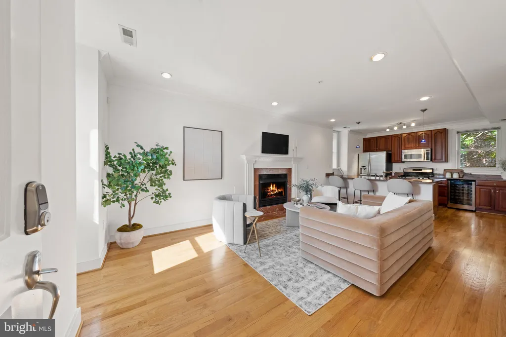 19 Logan Circle NW Unit 300, Washington, DC 20005 photo 2