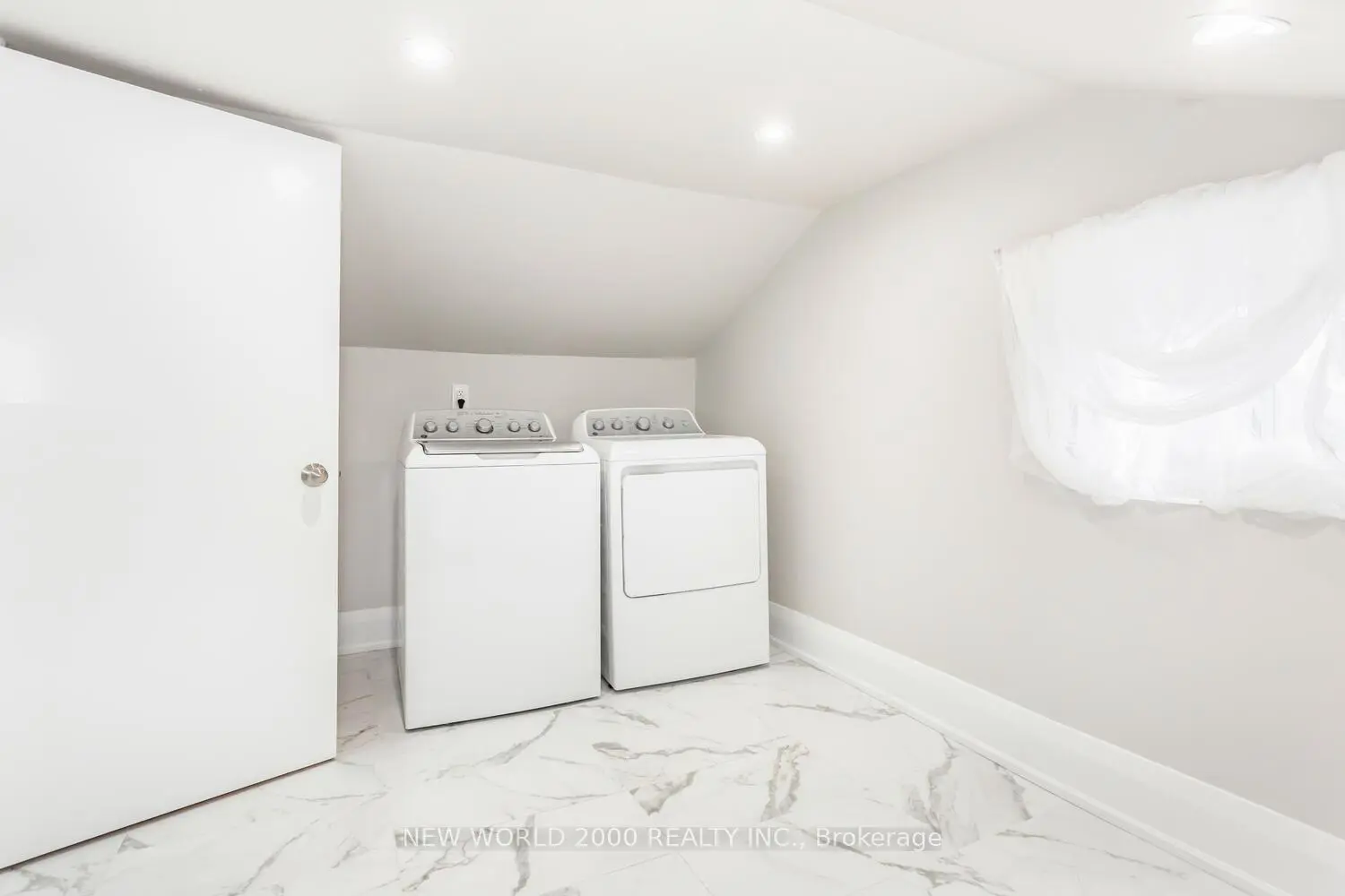 Additional image 19 of 8071 Kipling Avenue
