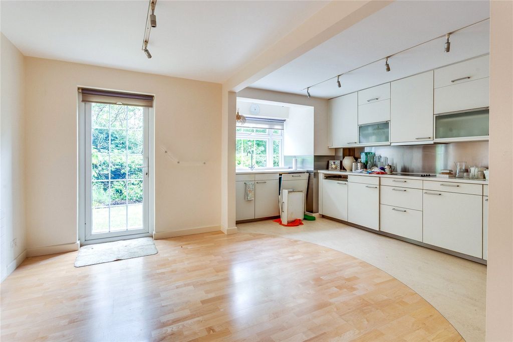 Additional image 8 of 3 bed flat for salePhyllis Court Drive, Henley-On-Thames, Oxfordshire RG9