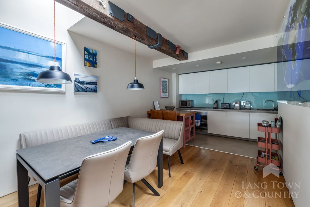 2 bed flat for saleThe Brewhouse, Royal William Yard, Stonehouse PL1 photo 3