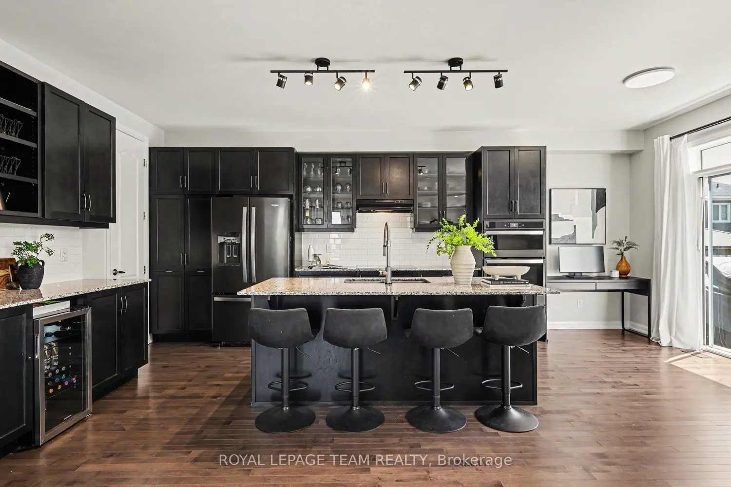 255 Meynell Road photo 3