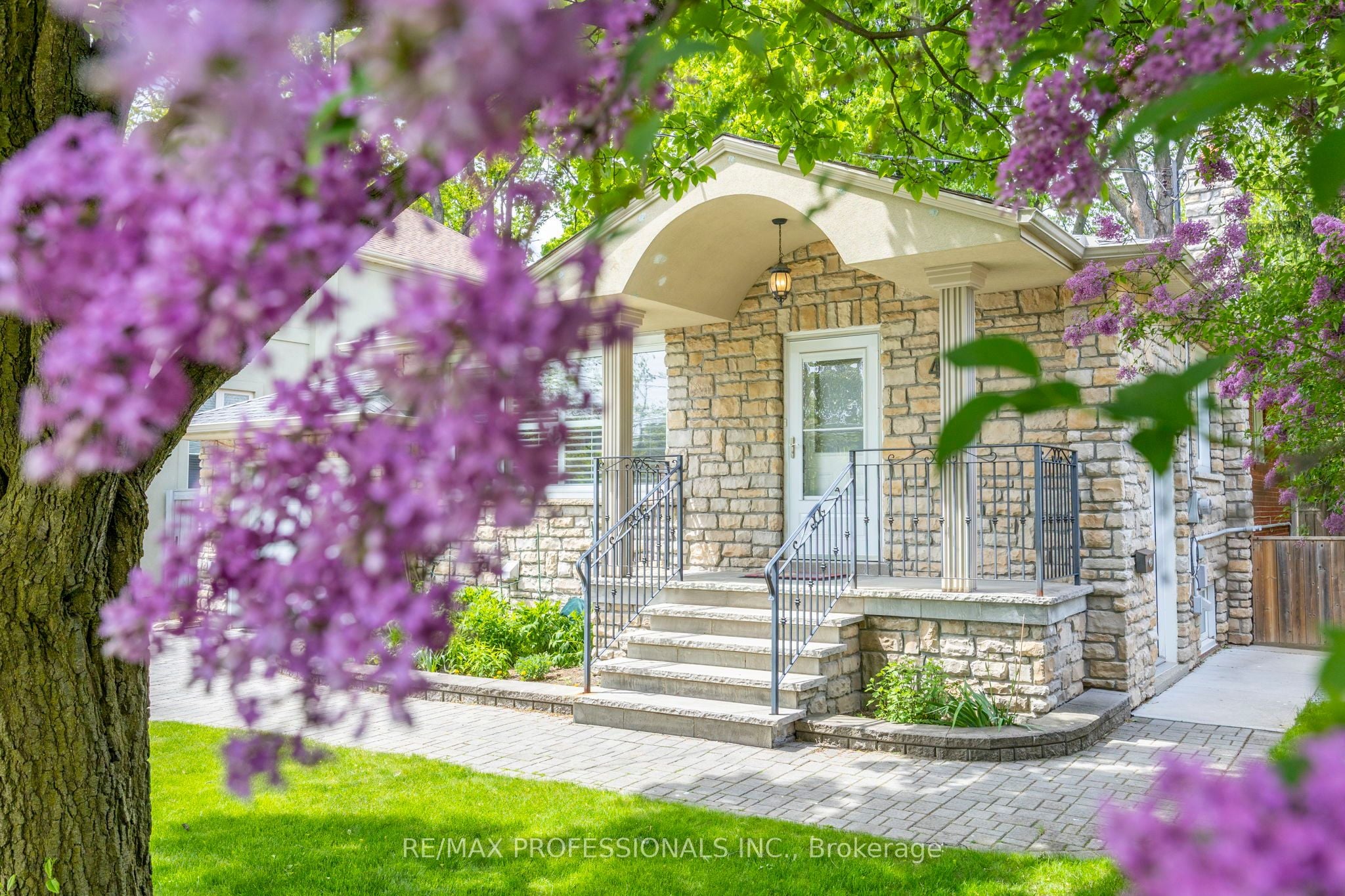Additional image 3 of 4 Beaverbrook Avenue, Toronto, ON, M9B 2M7