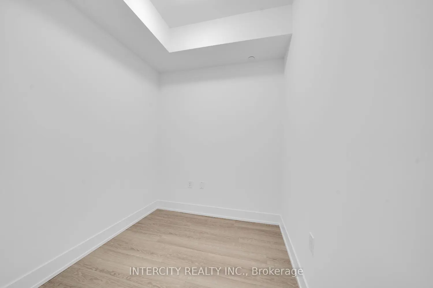 Additional image 8 of 2075 King Road 333