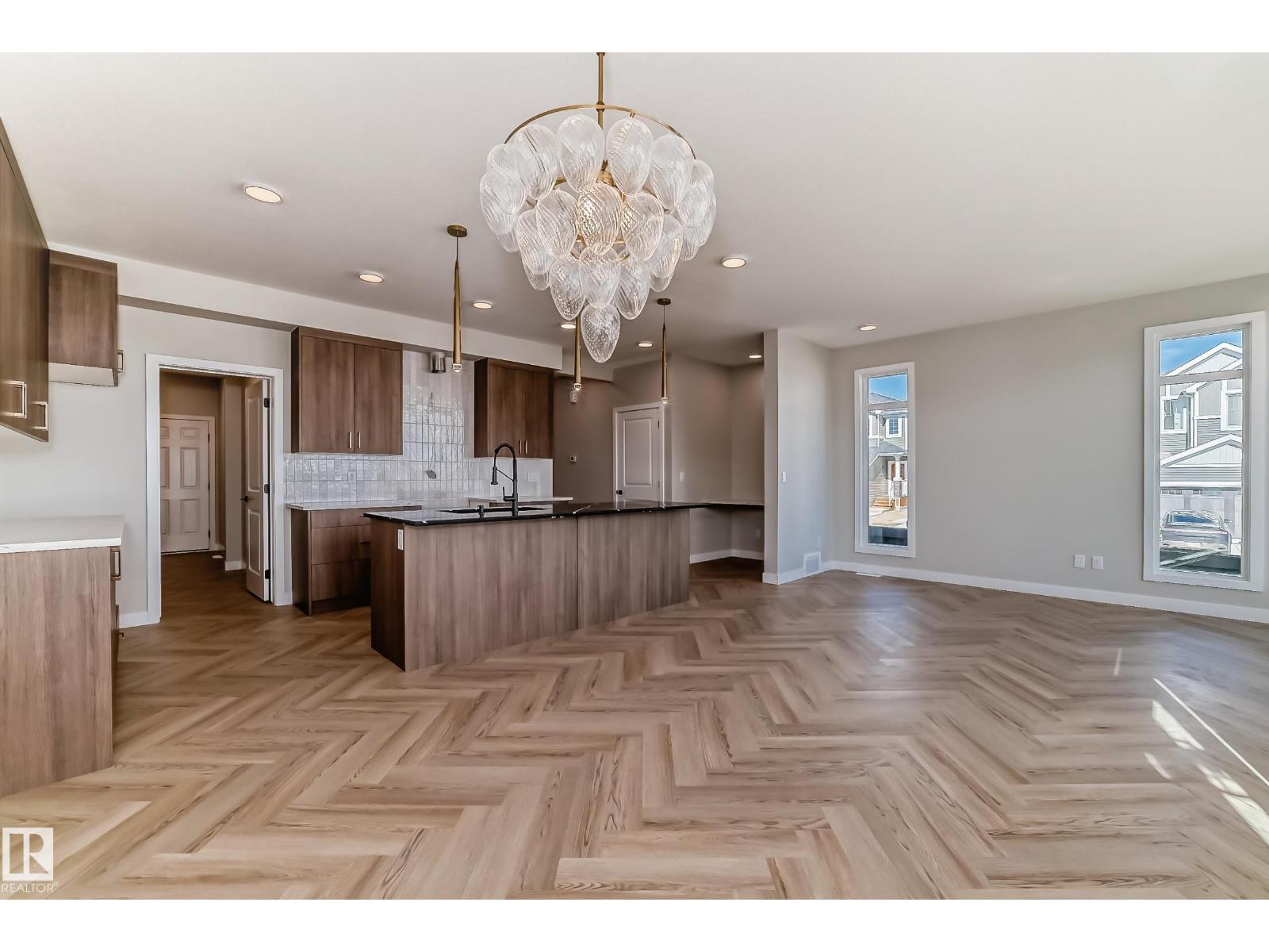 20612 43 Avenue NW, Edmonton, AB, T6M3E3