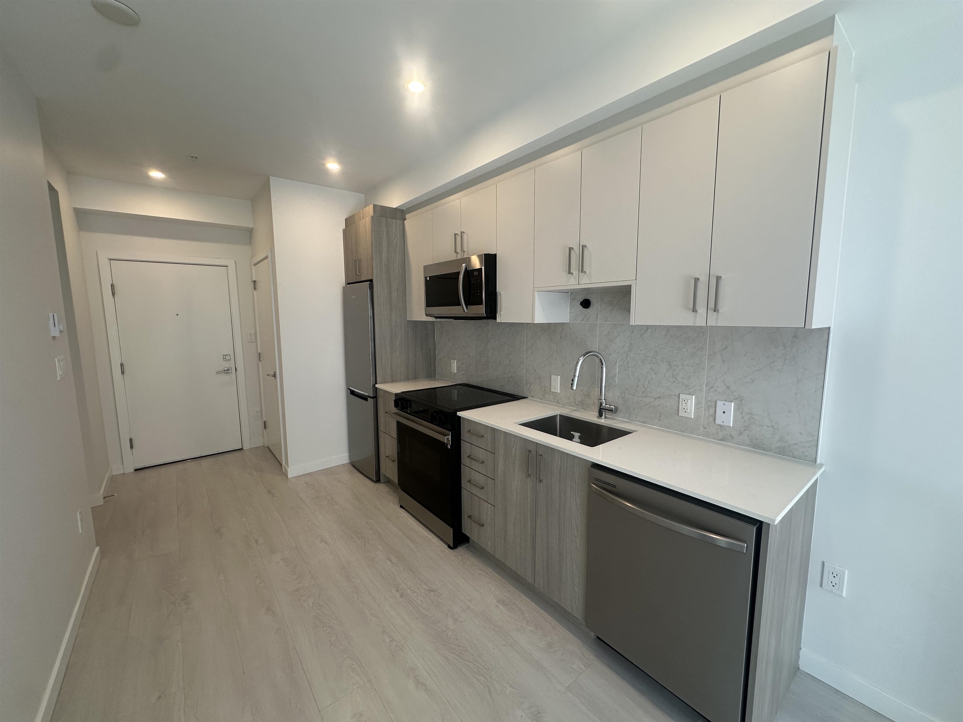 Additional image 4 of W111-13838 108 Avenue, Surrey, BC, V3T 0T8