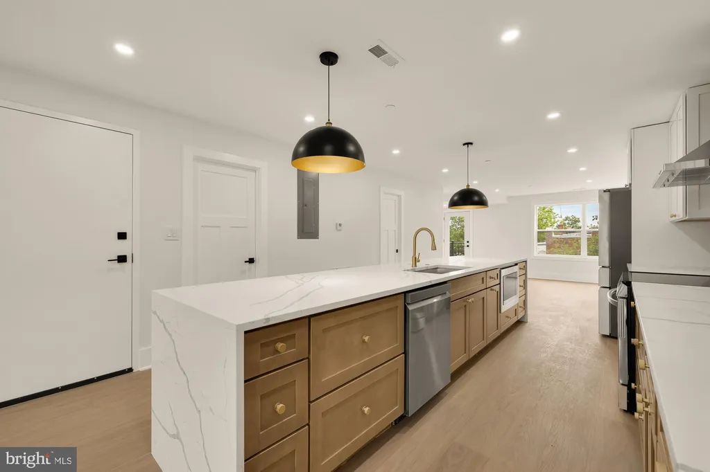 Additional image 6 of 5703 9th Street NW Unit 2, Washington, DC 20011