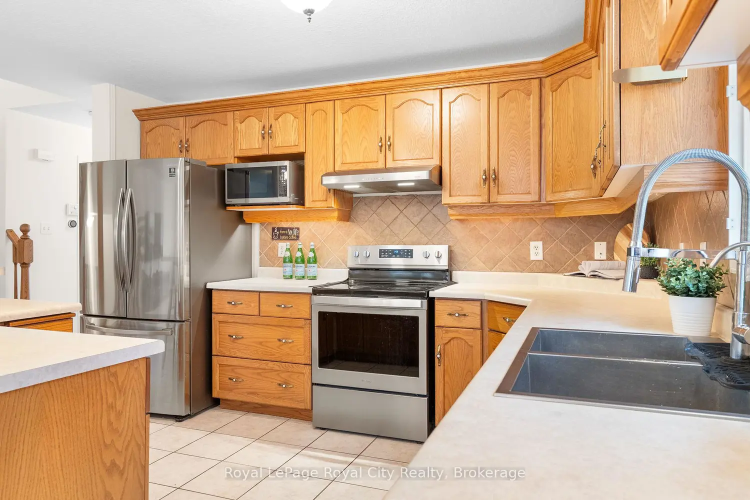 131 Swift Crescent photo 5