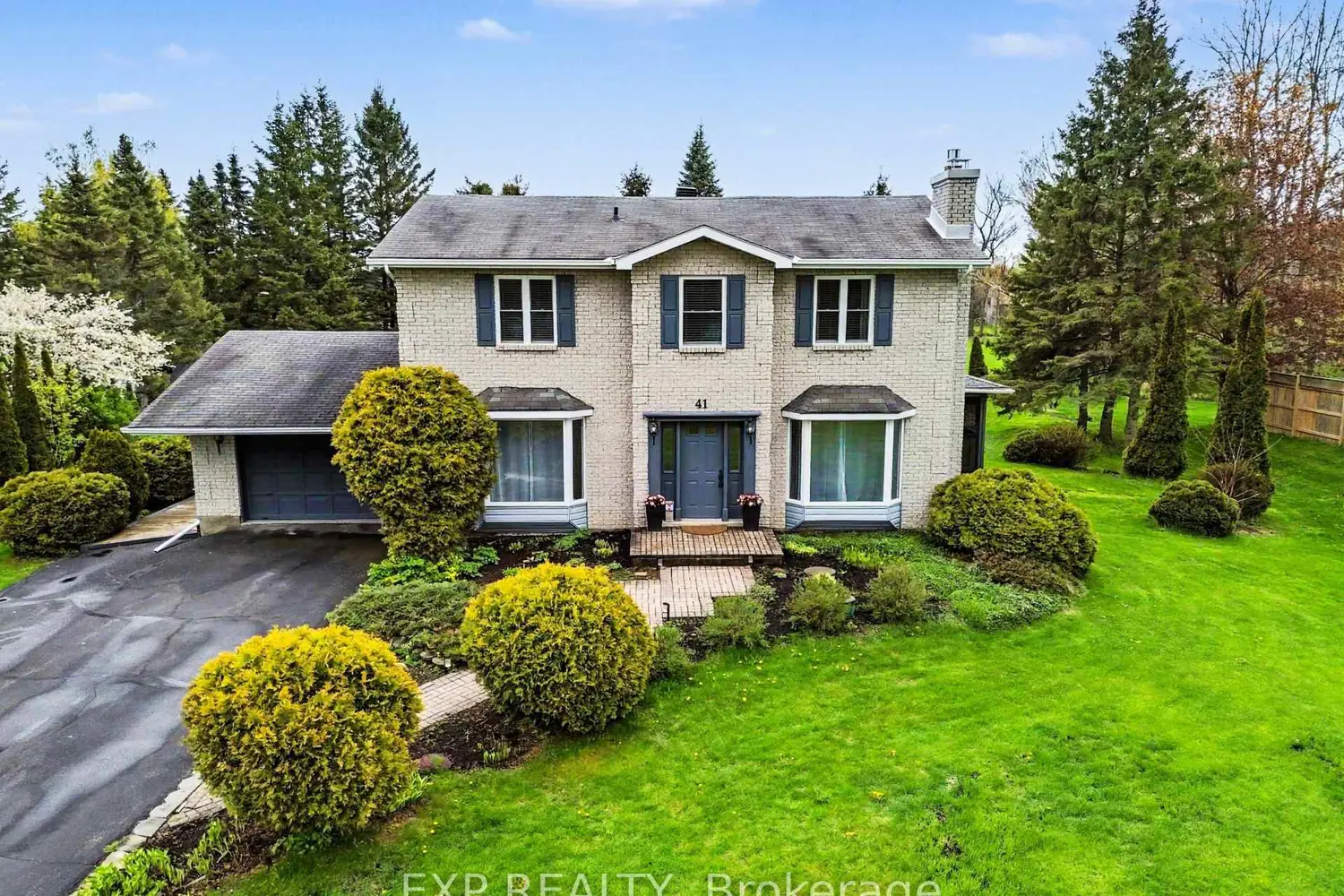 41 Loyalist Crescent photo 2