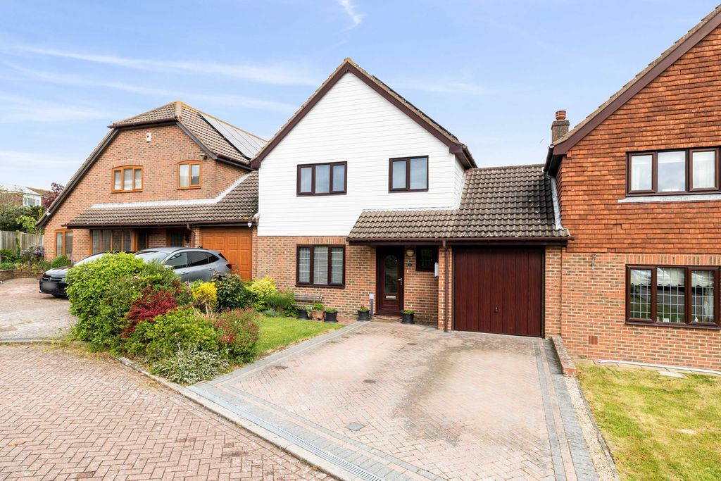 4 bed detached house for saleMilestone Close, Folkestone CT19