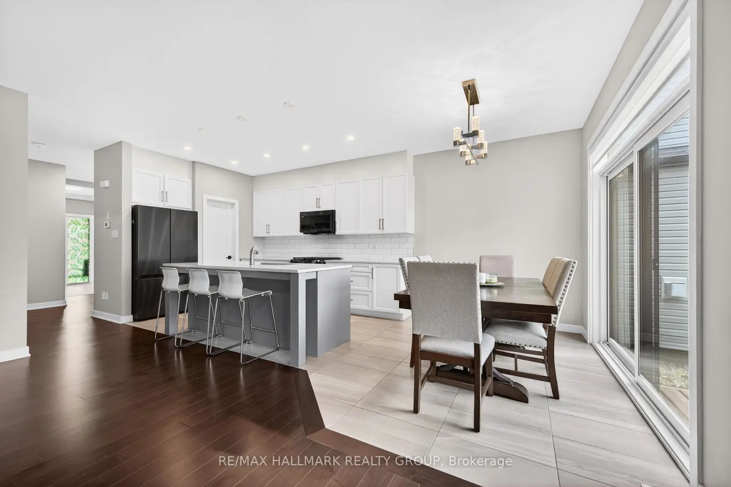 843 Sendero Way photo 3
