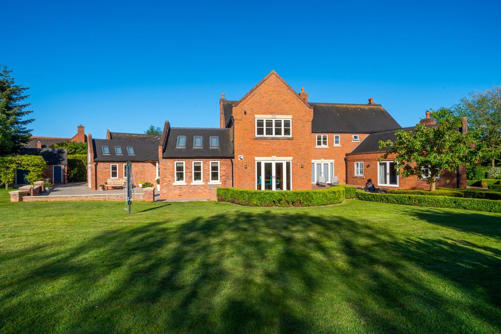 Additional image 43 of 5 bed detached house for saleWeaverlake Drive Yoxall Burton-On-Trent, Staffordshire DE13
