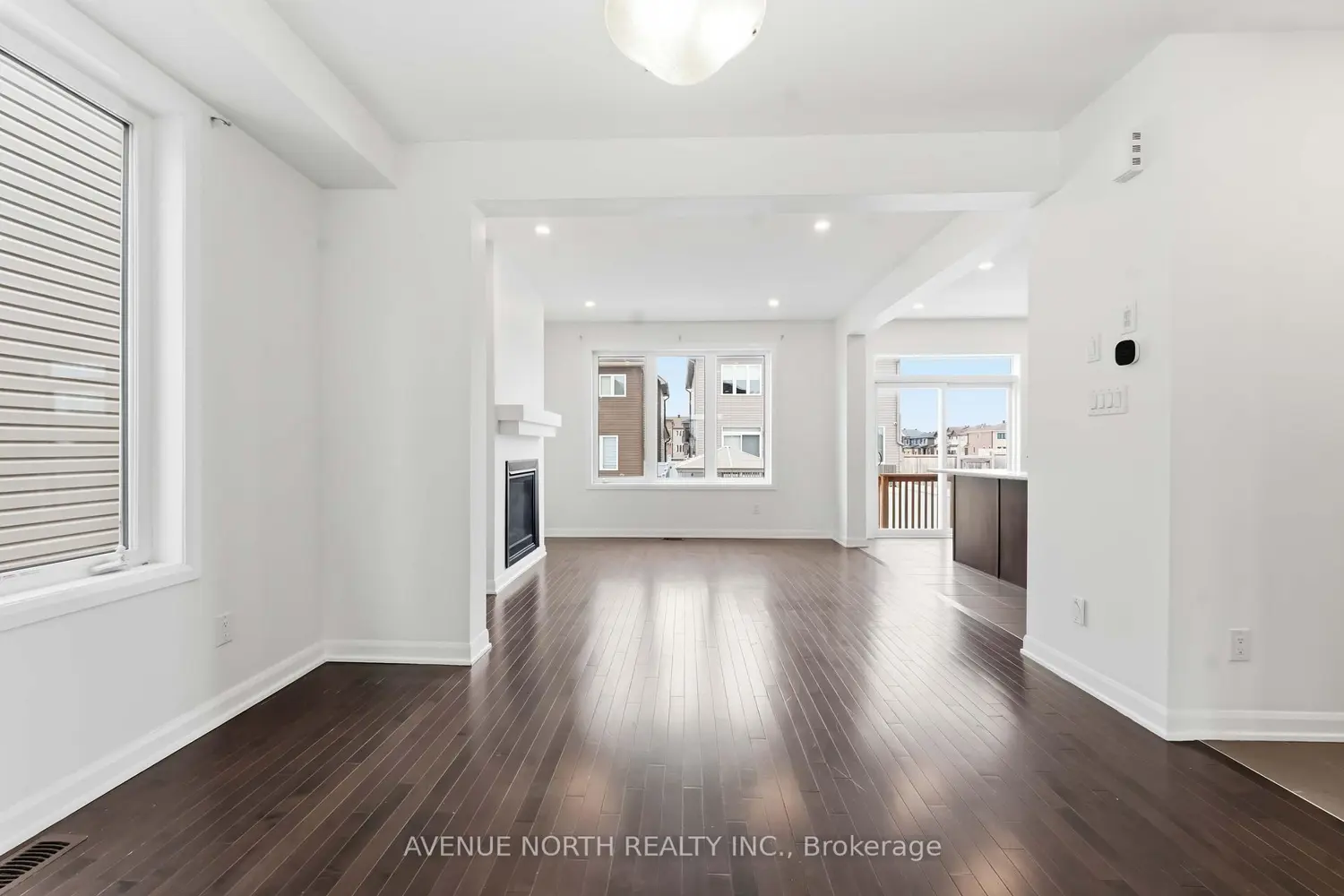 2082 Caltra Crescent photo 4