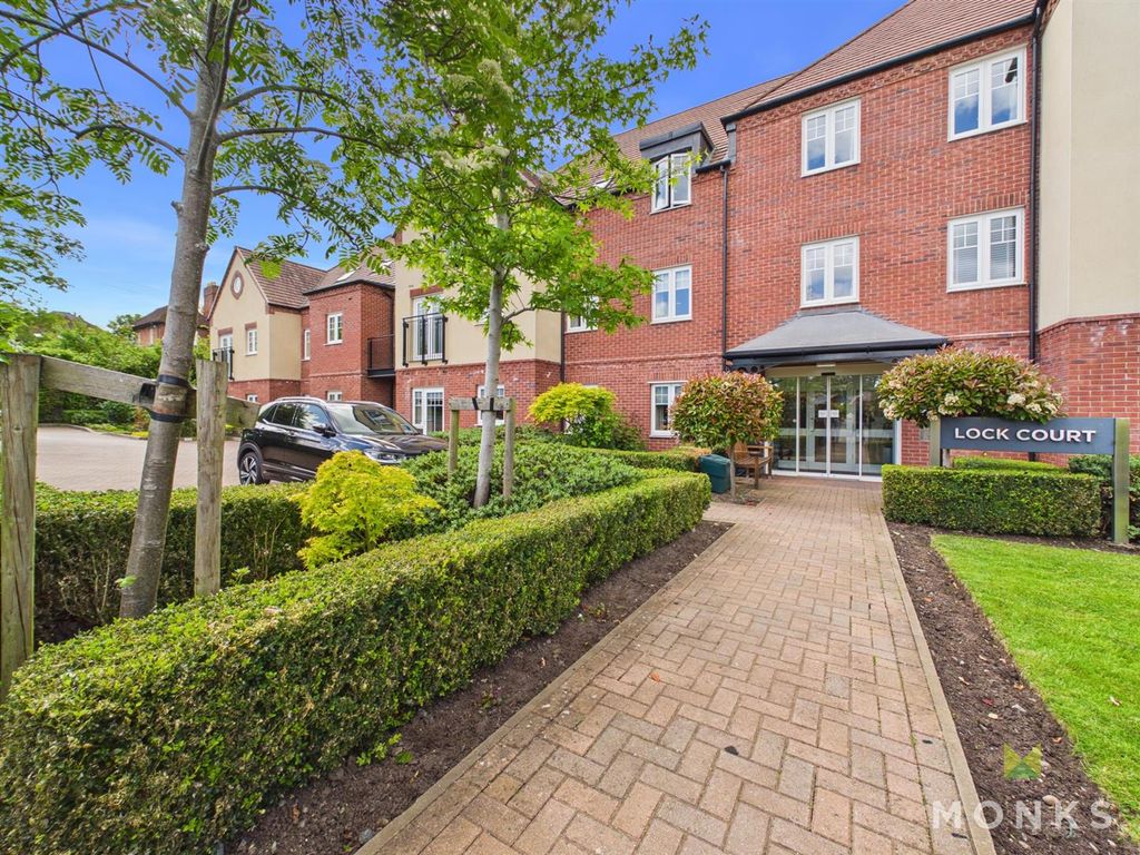 2 bed flat for saleLock Court, Copthorne Road, Shrewsbury SY3