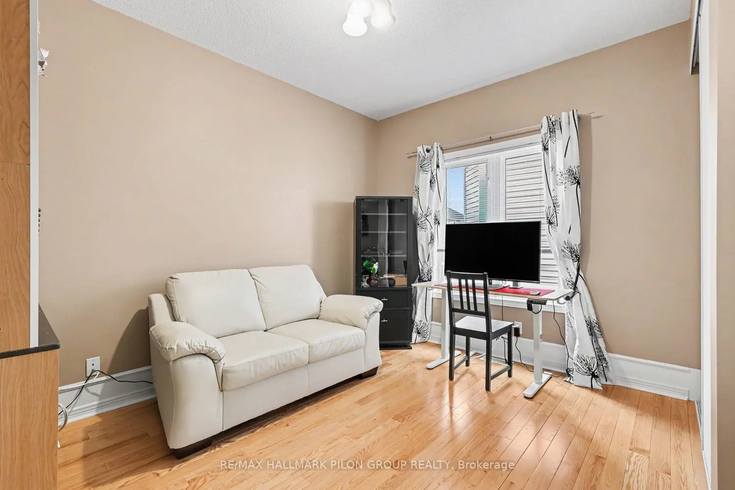 2039 Calico Crescent photo 5