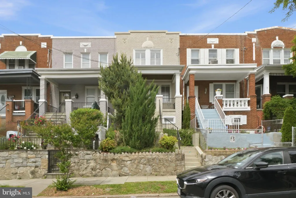 813 Delafield Place NW, Washington, DC 20011